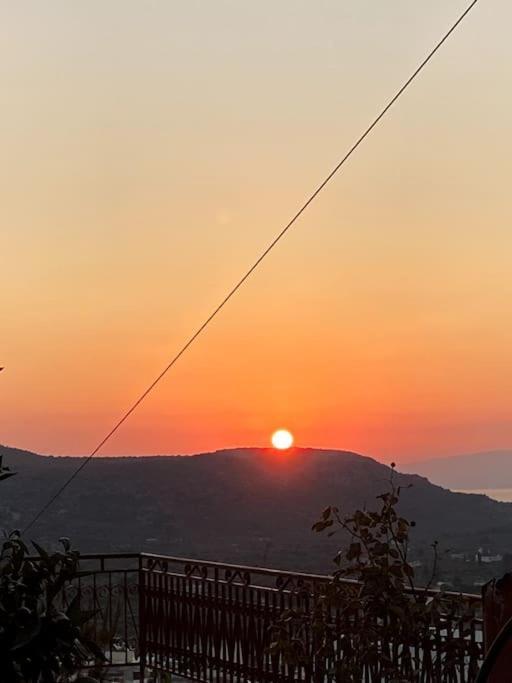 Kamari- Stunning Views Apartament